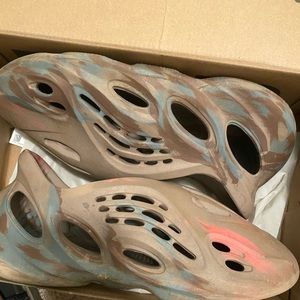 Yeezy foam runners MX sand gray